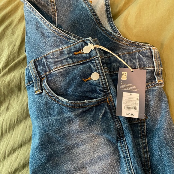 NWT. Universal Thread Denim Overalls. Size 8. - Picture 5 of 10